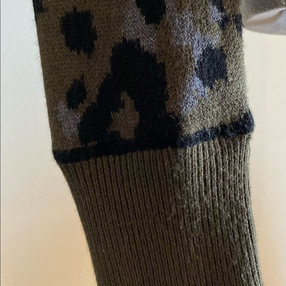 Anthropologie camo sweater, size extra small - Picture 5 of 8